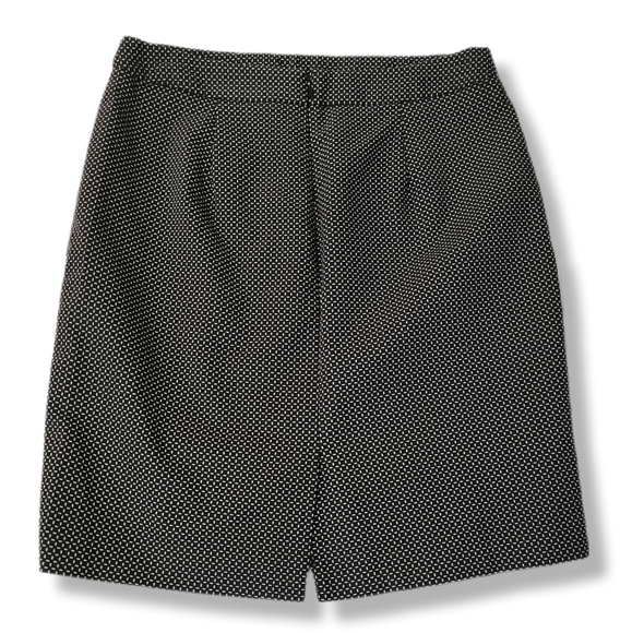 Liz Claiborne Chic Black and White Patterned Skirt - Picture 2 of 8